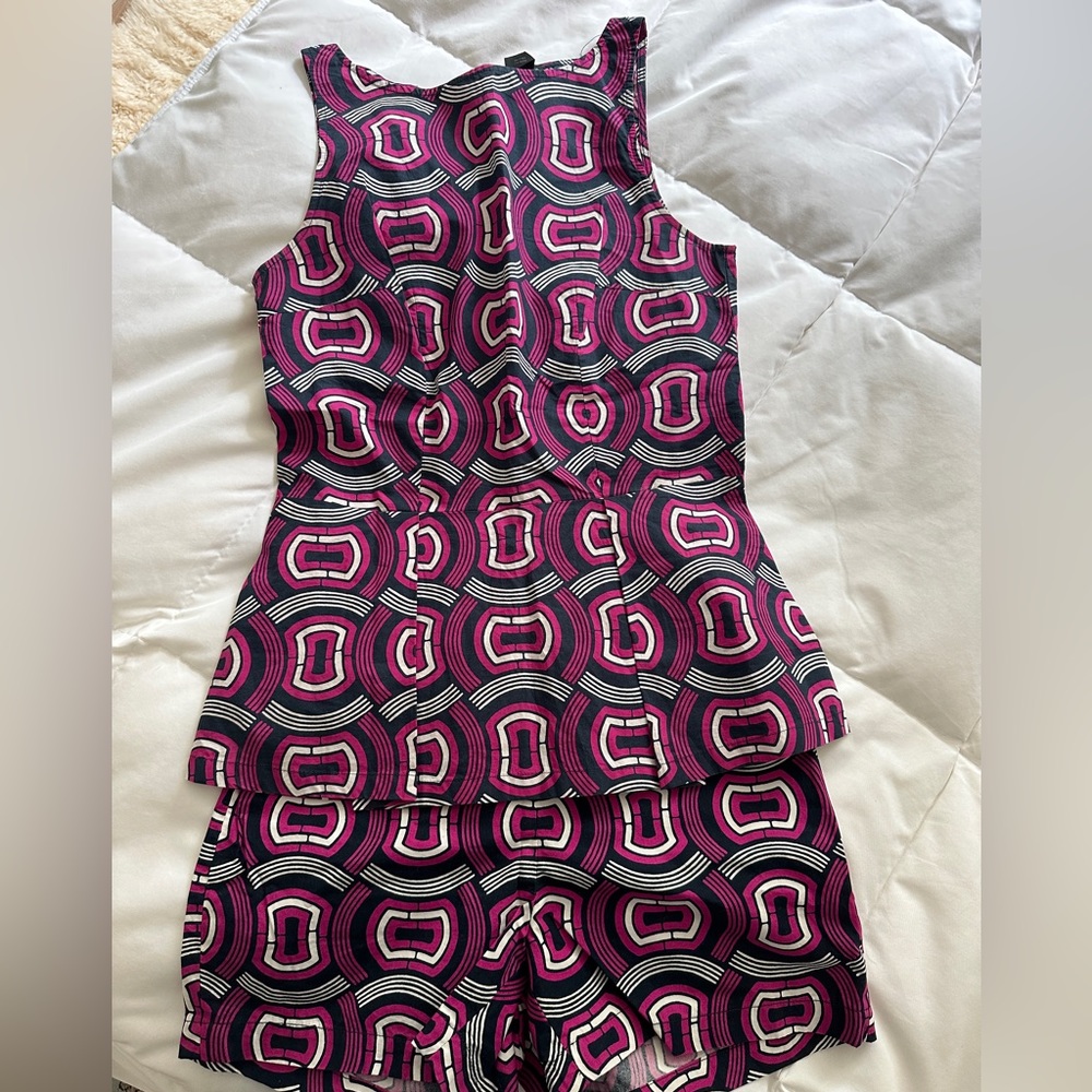 Beautiful Club Monaco shorts and shirt set